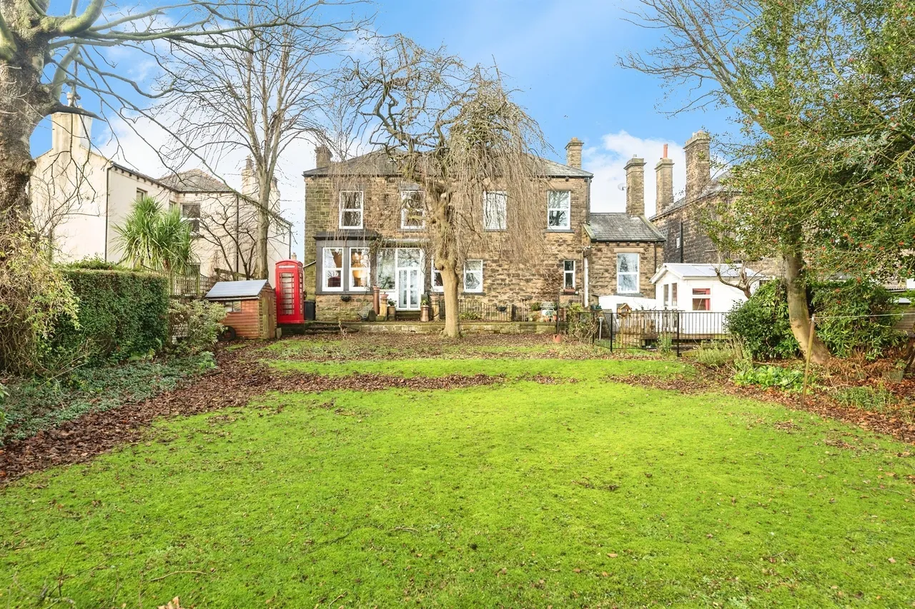 Victoria Road, Morley, Leeds, photo 2