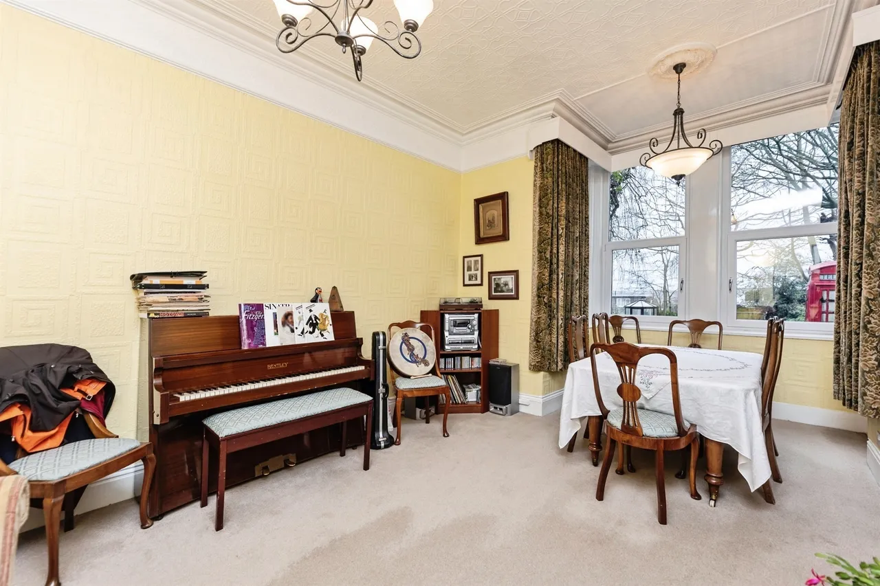 Victoria Road, Morley, Leeds, photo 7