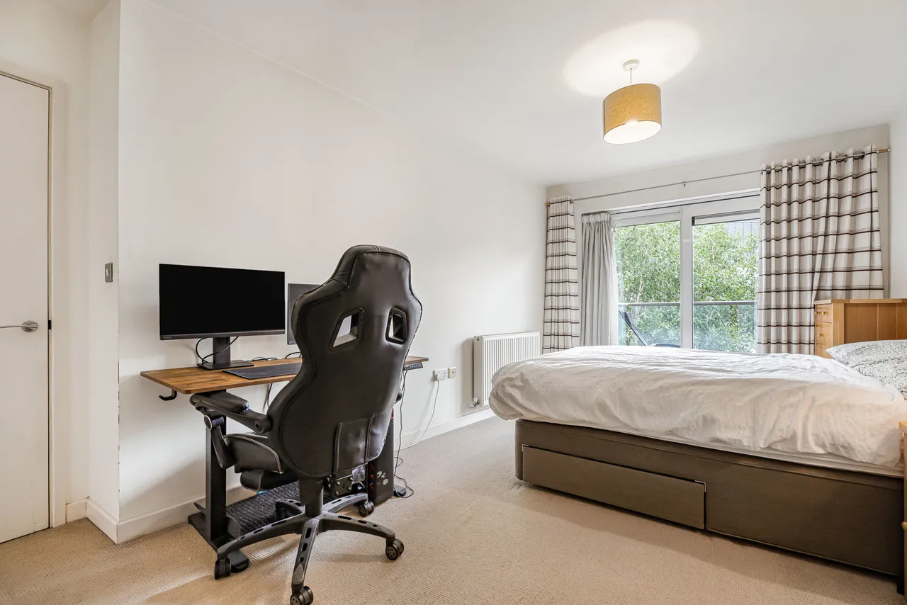 Commercial Road, London, E14, photo 11