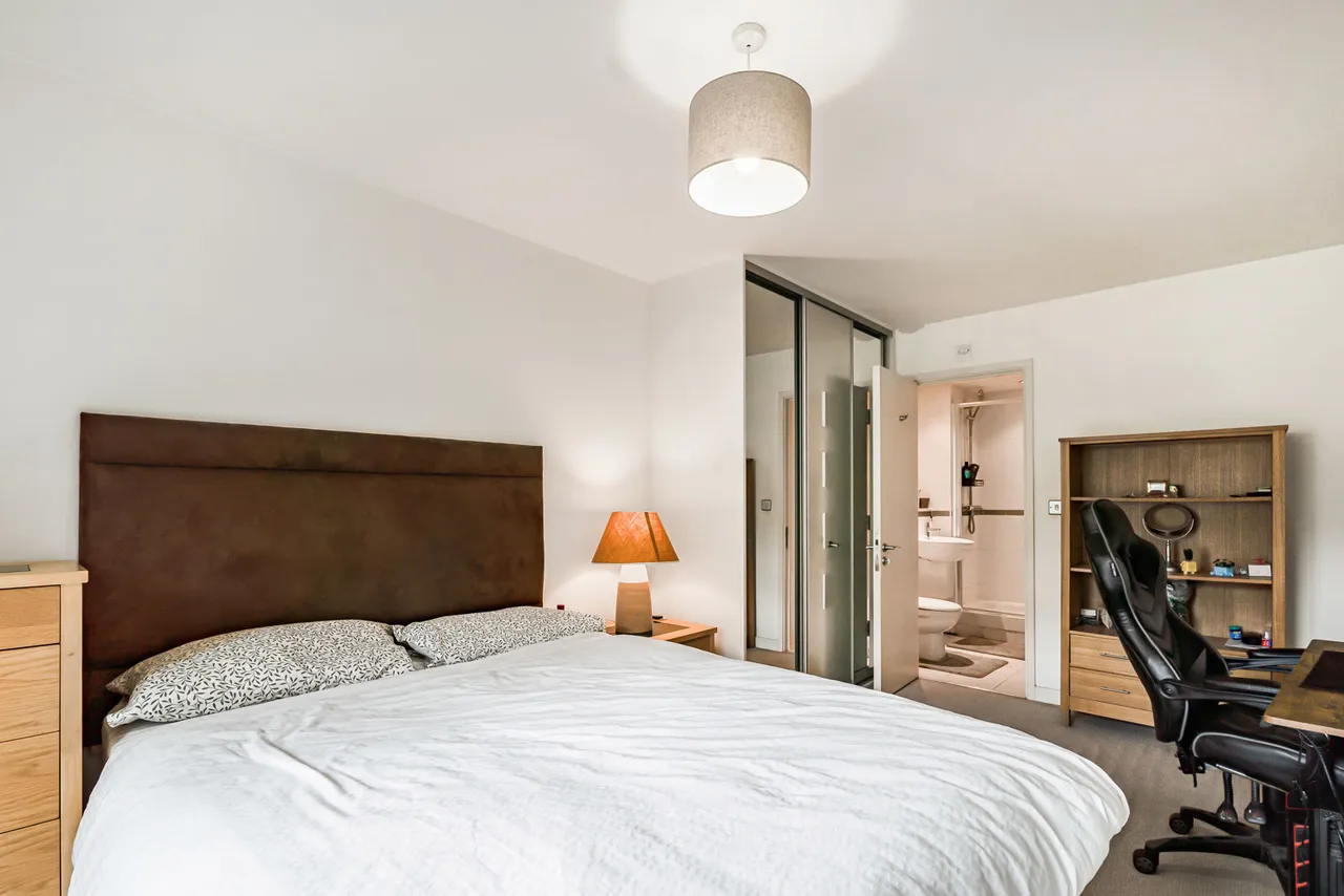 Commercial Road, London, E14, photo 5