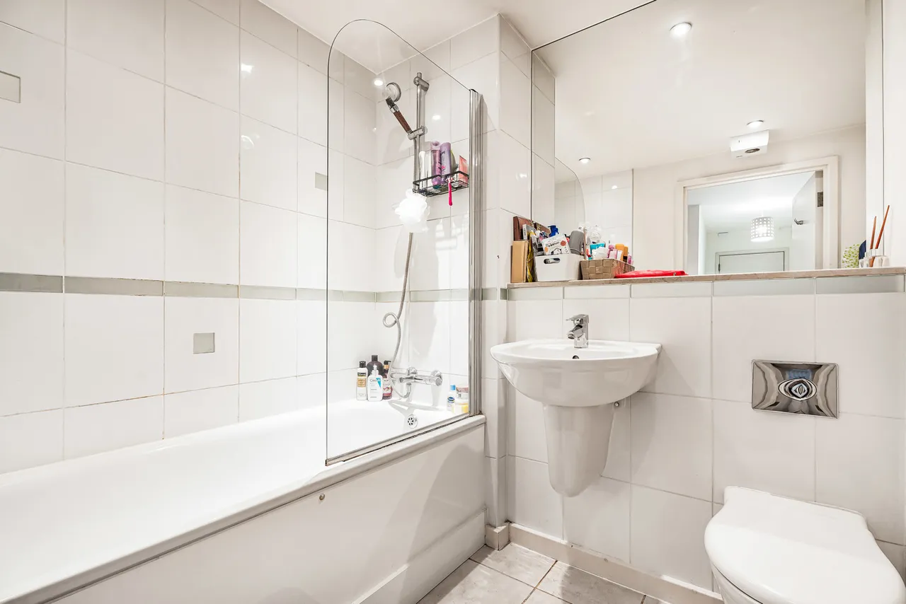 Commercial Road, London, E14, photo 16