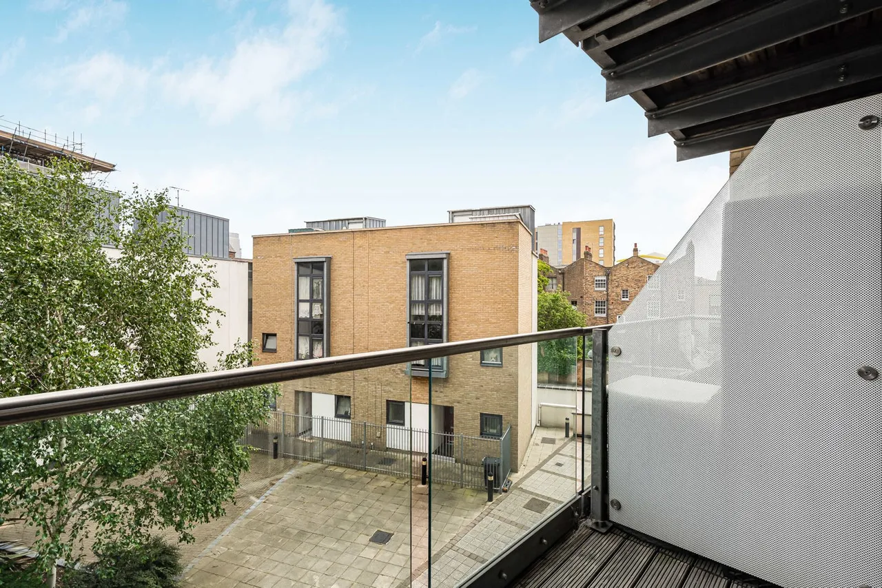 Commercial Road, London, E14, photo 19