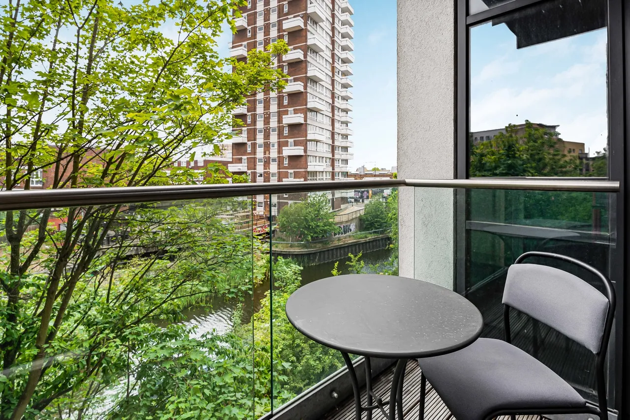 Commercial Road, London, E14, photo 6