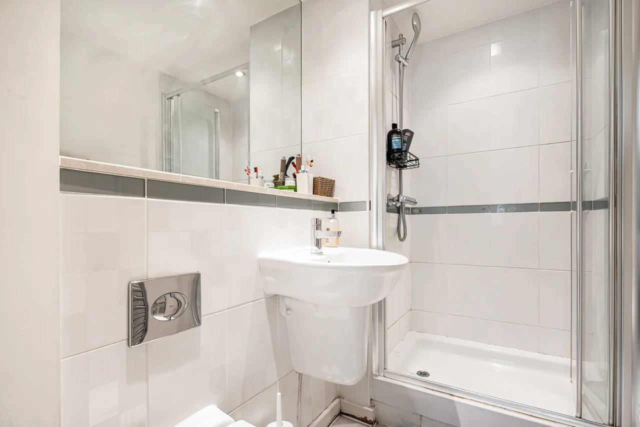 Commercial Road, London, E14, photo 12