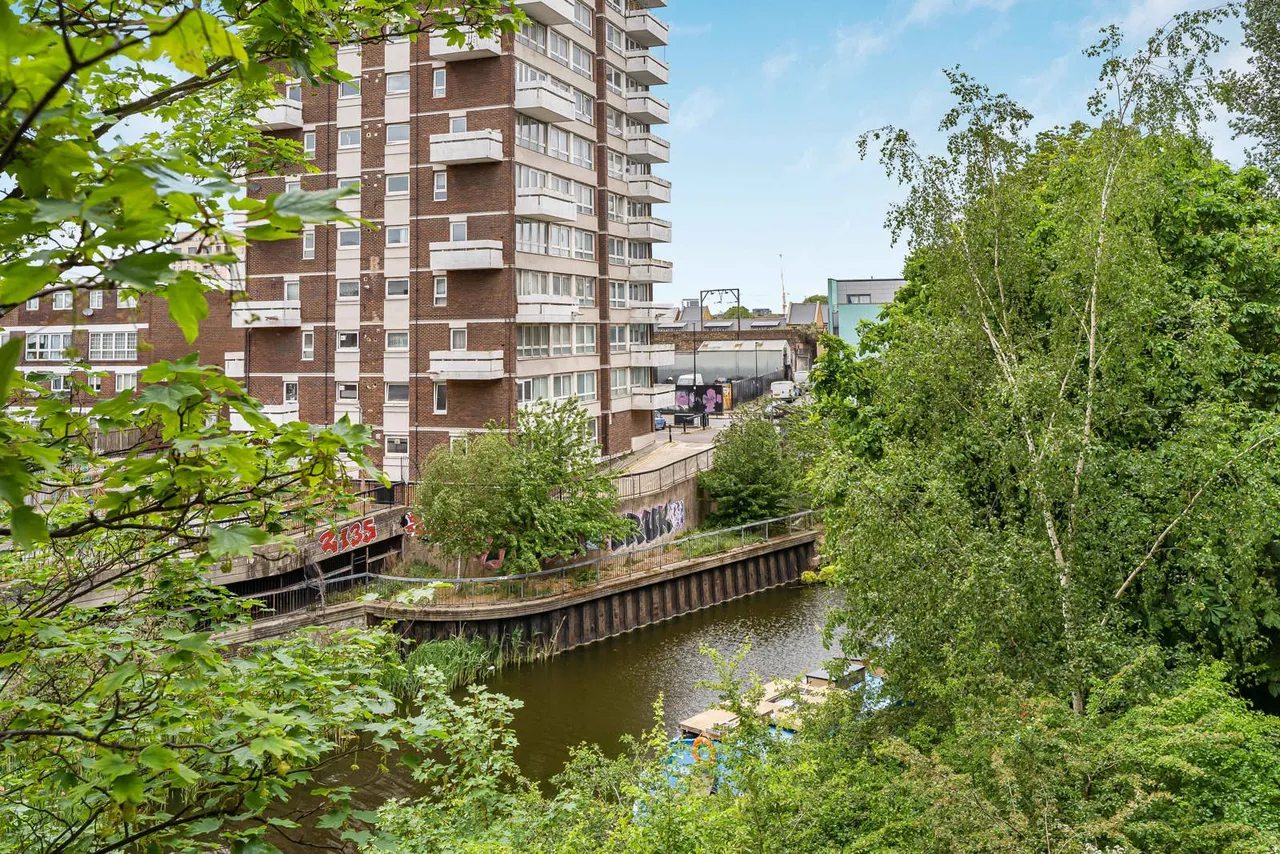 Commercial Road, London, E14, photo 21
