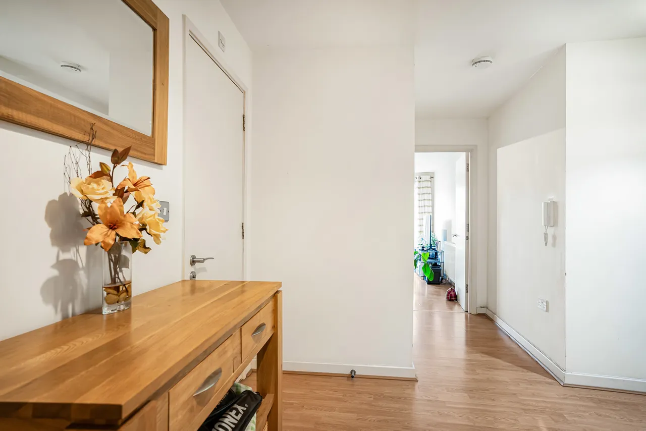 Commercial Road, London, E14, photo 17