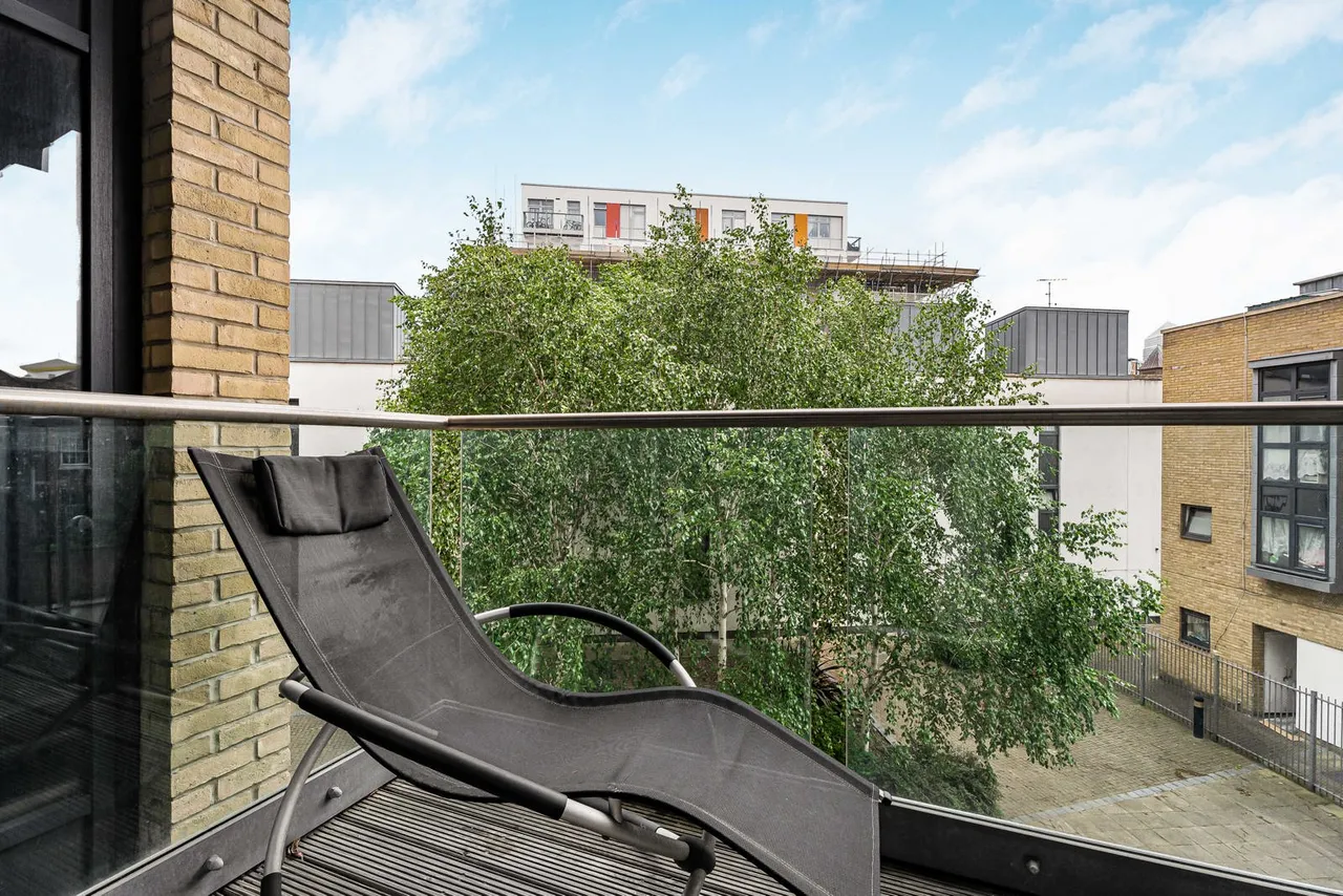 Commercial Road, London, E14, photo 18