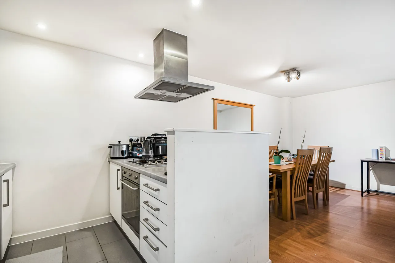 Commercial Road, London, E14, photo 9