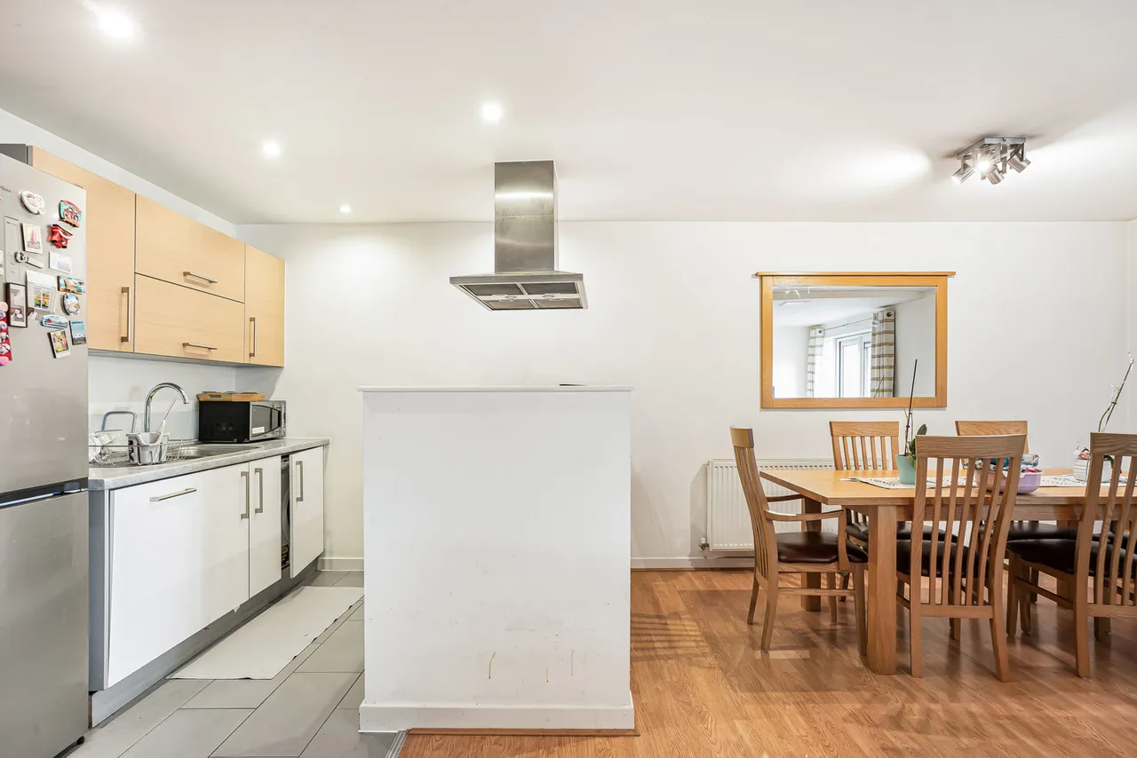 Commercial Road, London, E14, photo 4