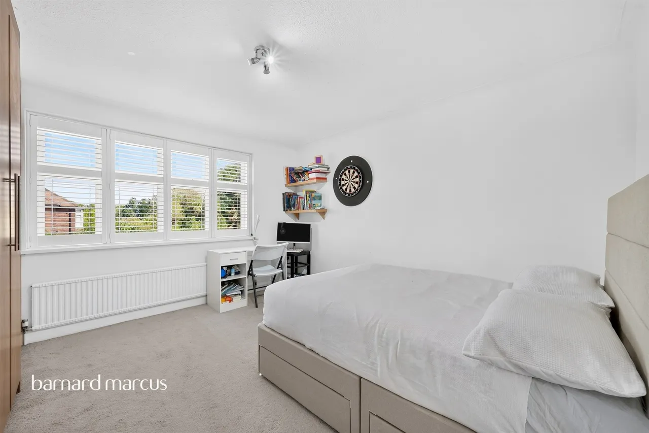 Avondale Avenue, Worcester Park, photo 11