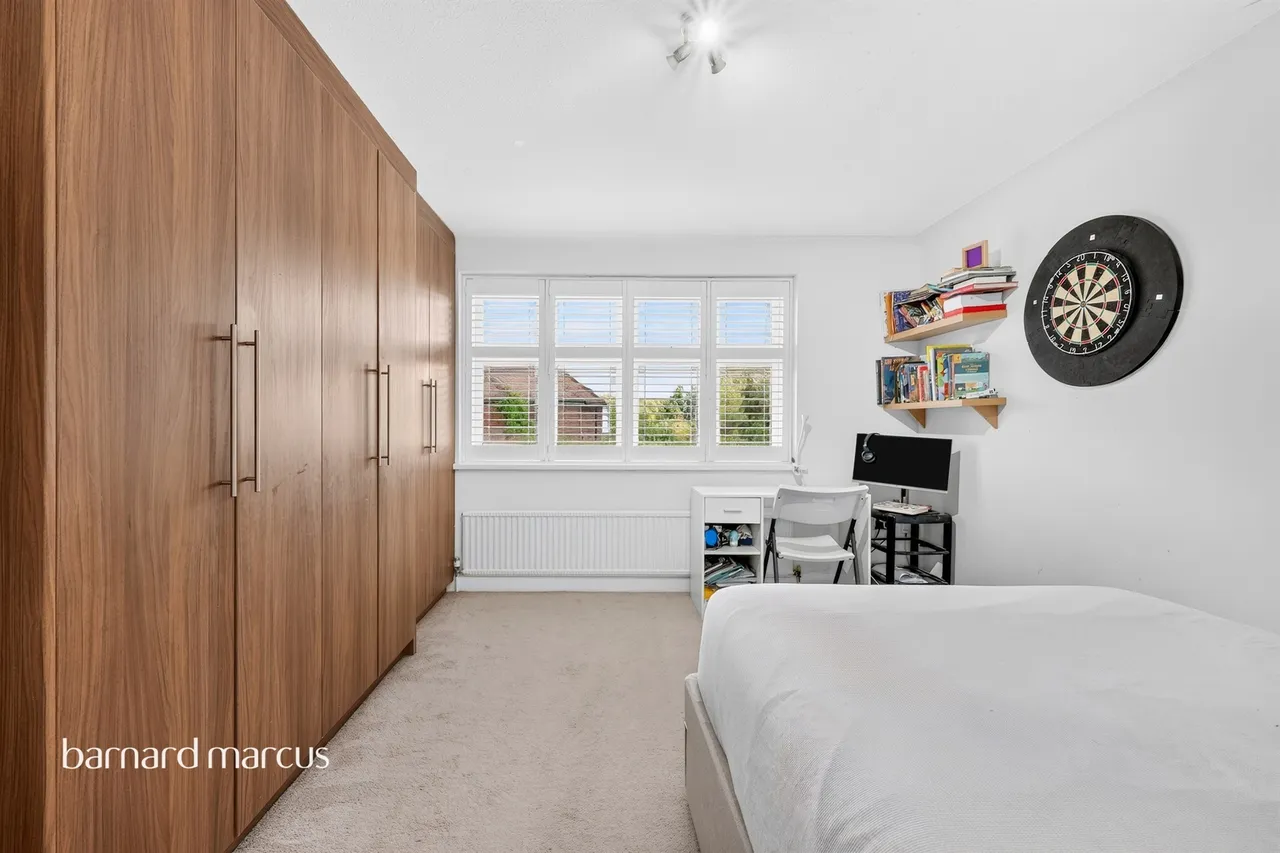Avondale Avenue, Worcester Park, photo 10
