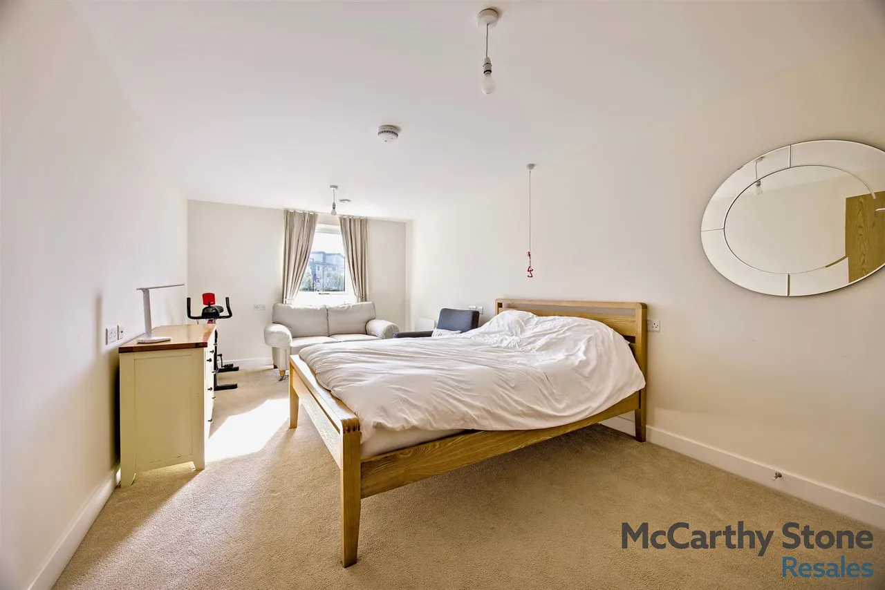 Lowry Way, Swindon, SN3, photo 5