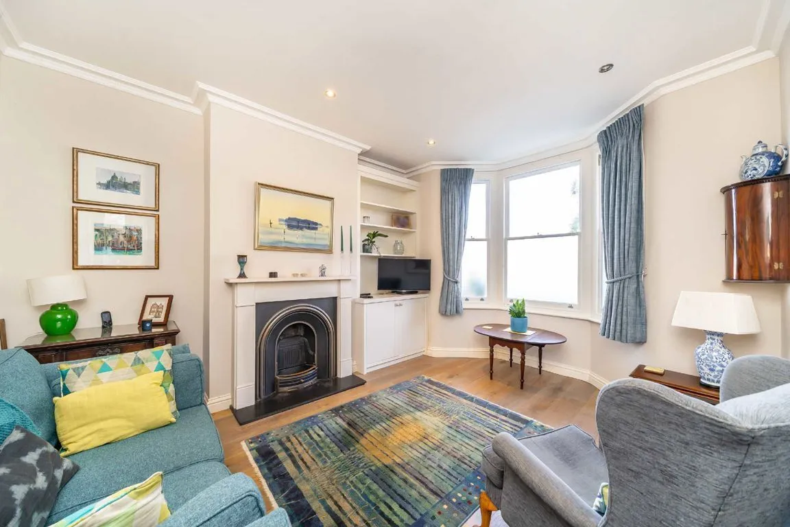 Okeburn Road, SW17, photo 2