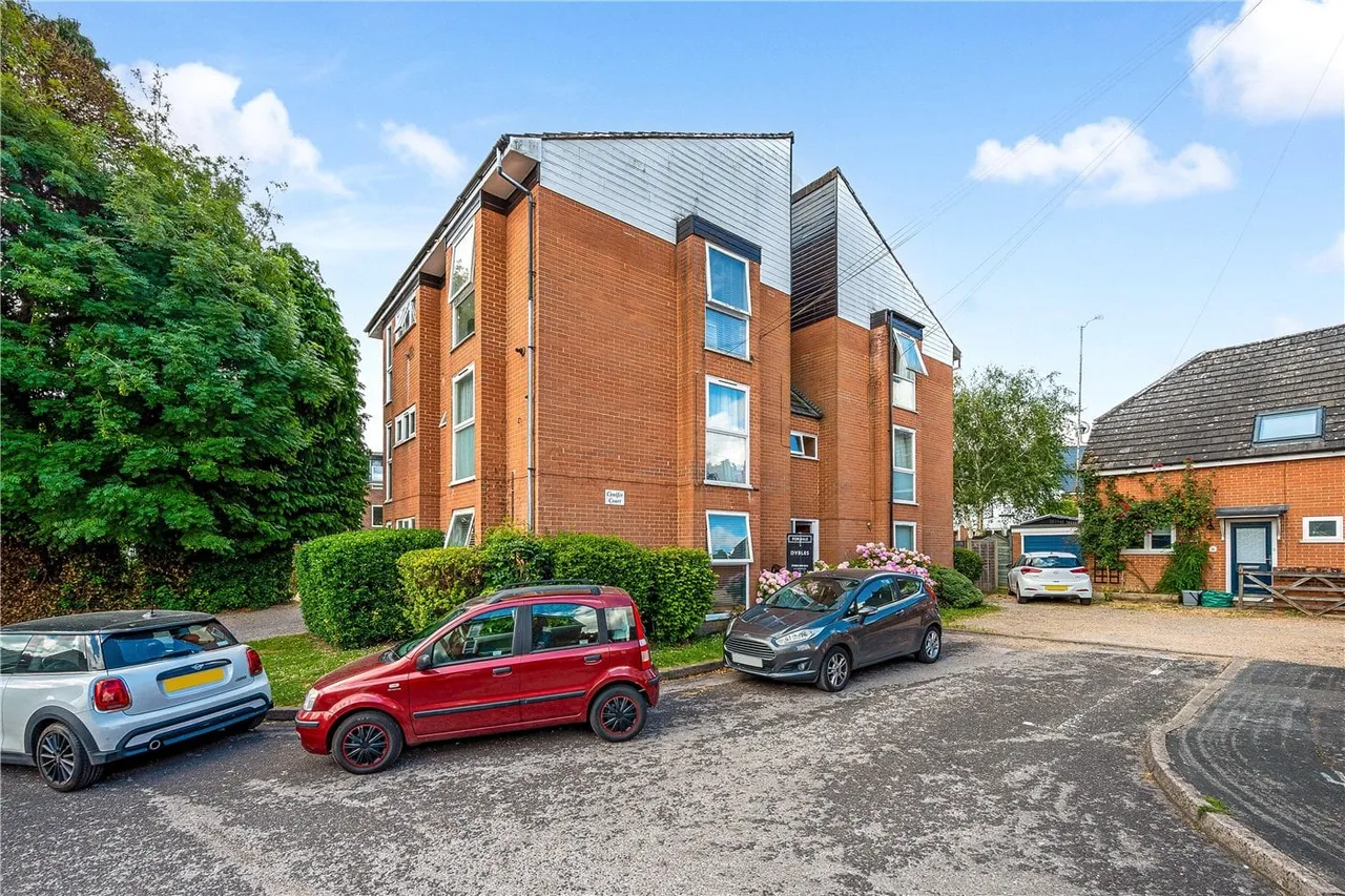 Conifer Close, Winchester, Hampshire, SO22, photo 12
