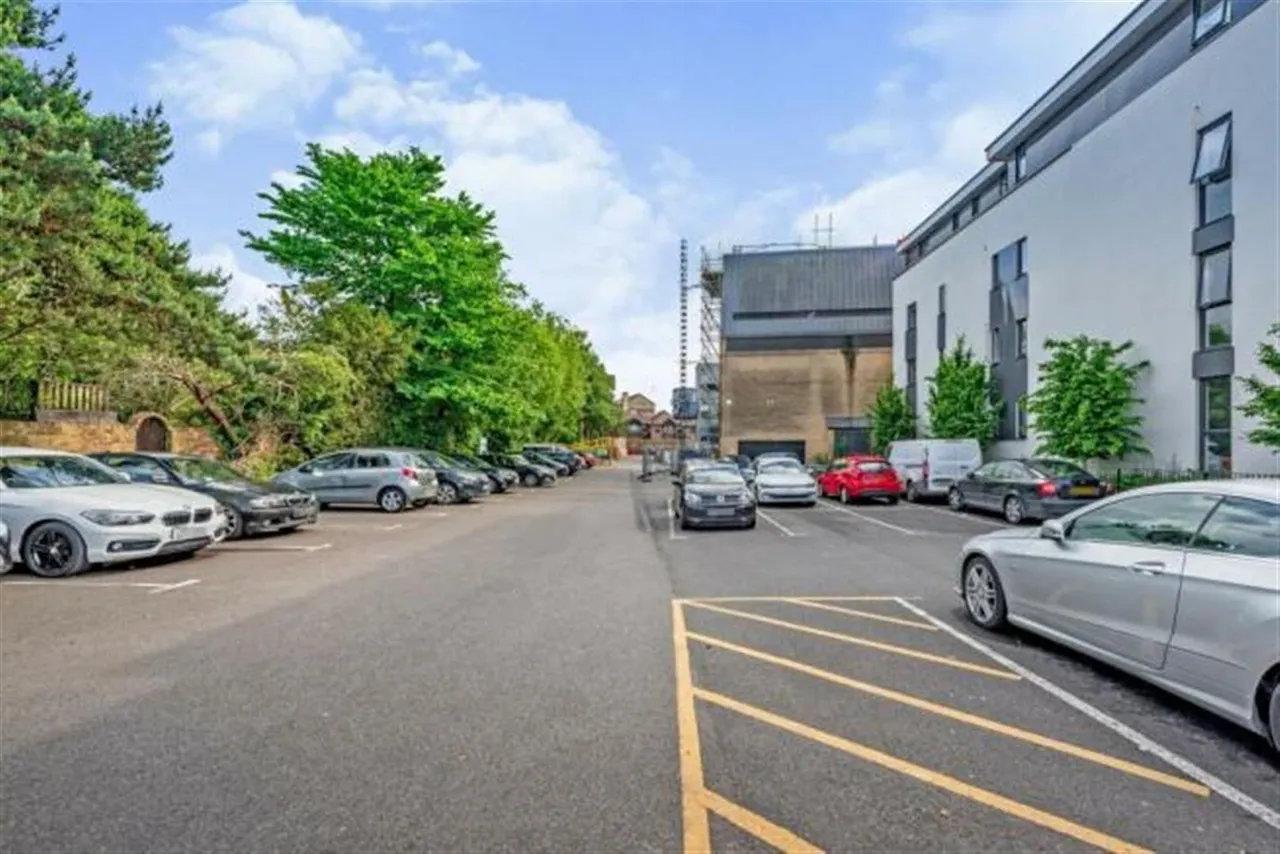 Christopher Road, East Grinstead, RH19, photo 9