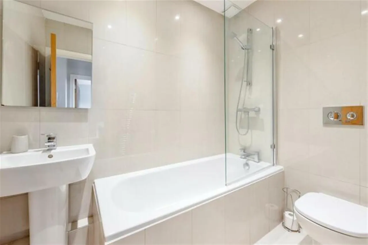 Christopher Road, East Grinstead, RH19, photo 8