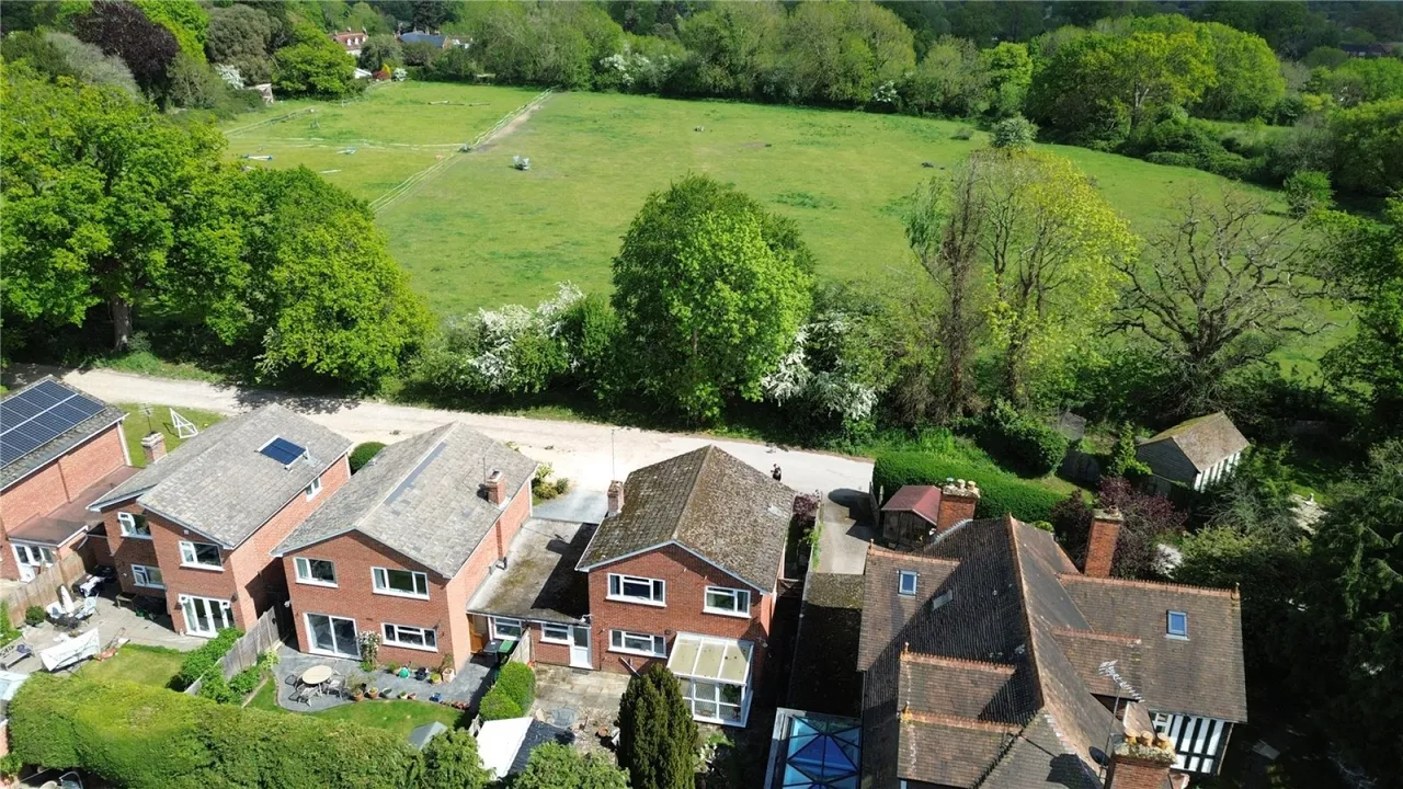 The Avenue, Mortimer Common, RG7, photo 3