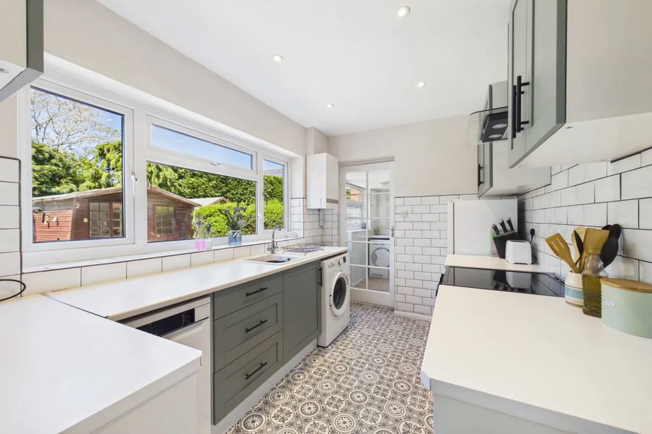 The Avenue, Mortimer Common, RG7, photo 2