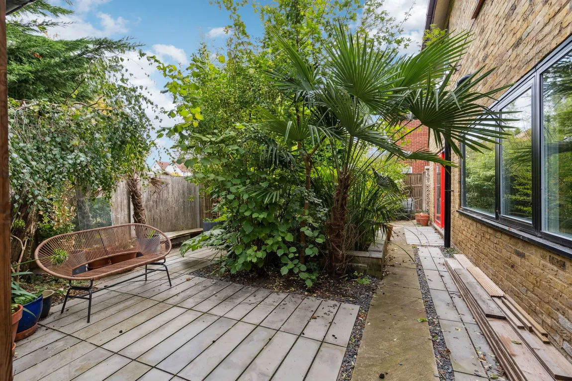 Pinner, HA5, photo 19