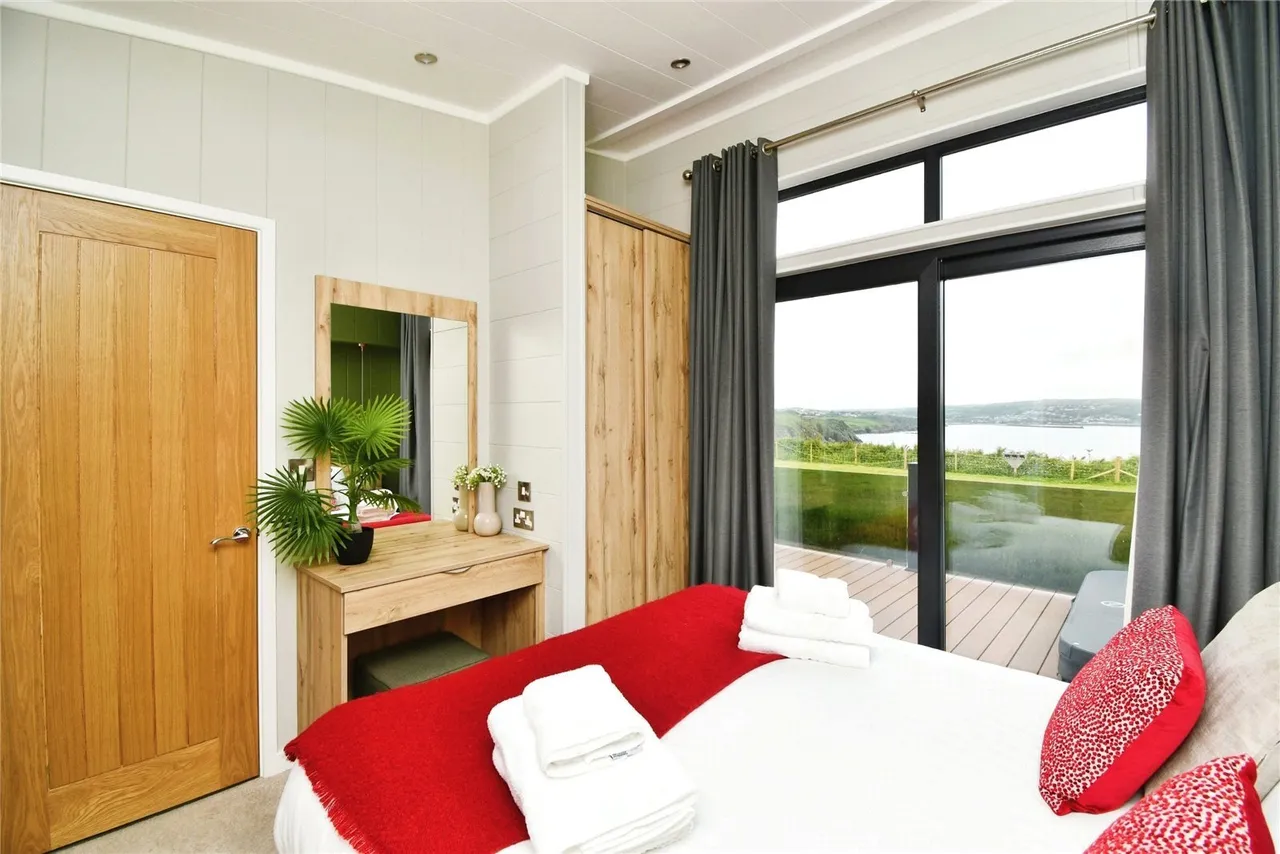 Fishguard Bay Resort, SA65, photo 6