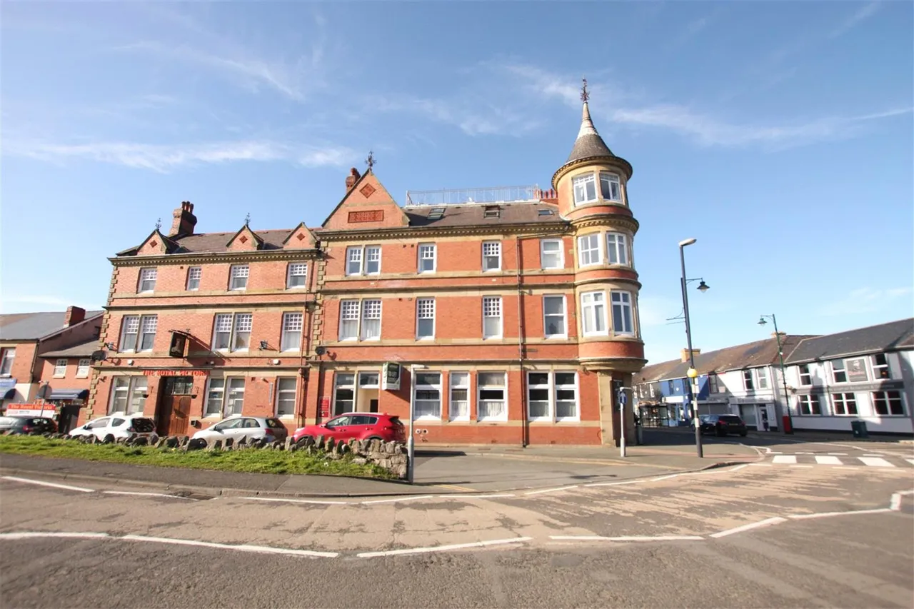 2 bed flat for sale — Bastion Road, Prestatyn, Clwyd, LL19 7ES
