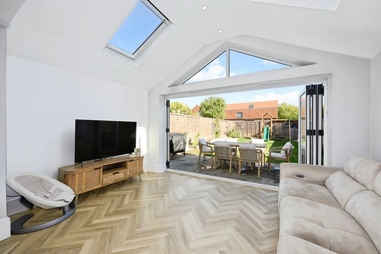 Albury Road, Merstham, RH1, photo 2