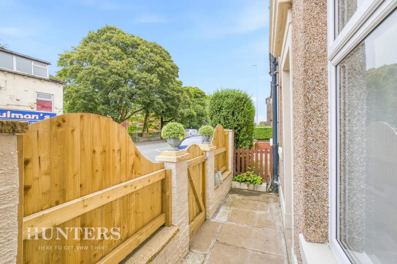 Halifax Road, Hurstead, OL16, photo 18