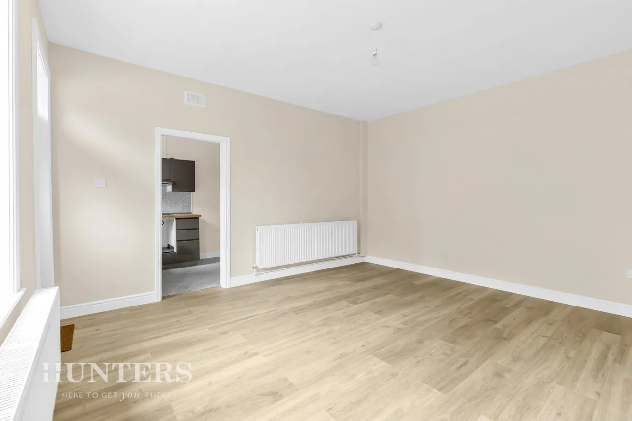 Halifax Road, Hurstead, OL16, photo 5
