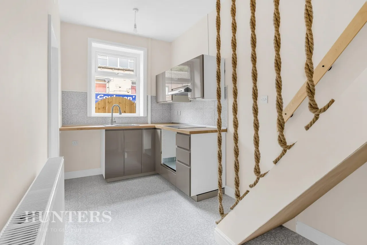 Halifax Road, Hurstead, OL16, photo 2