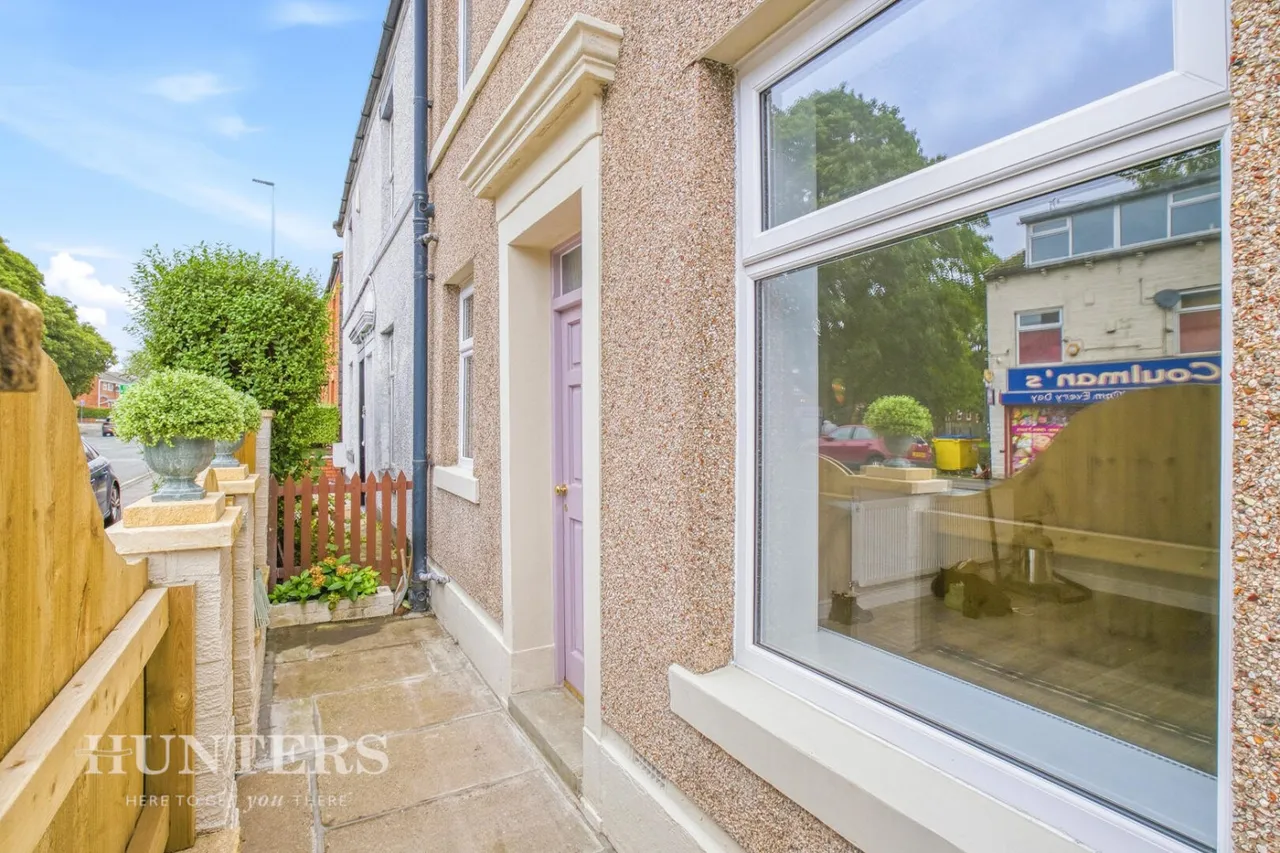 Halifax Road, Hurstead, OL16, photo 17