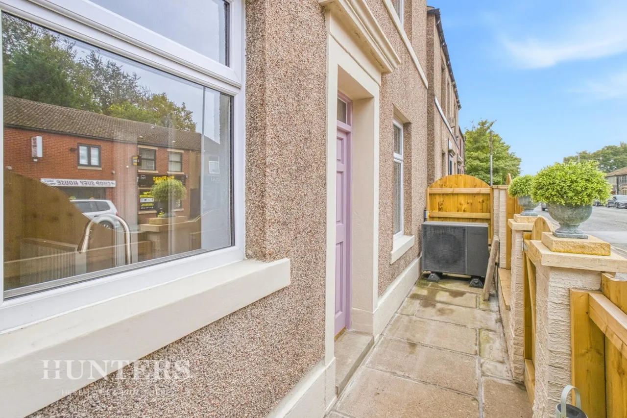 Halifax Road, Hurstead, OL16, photo 16