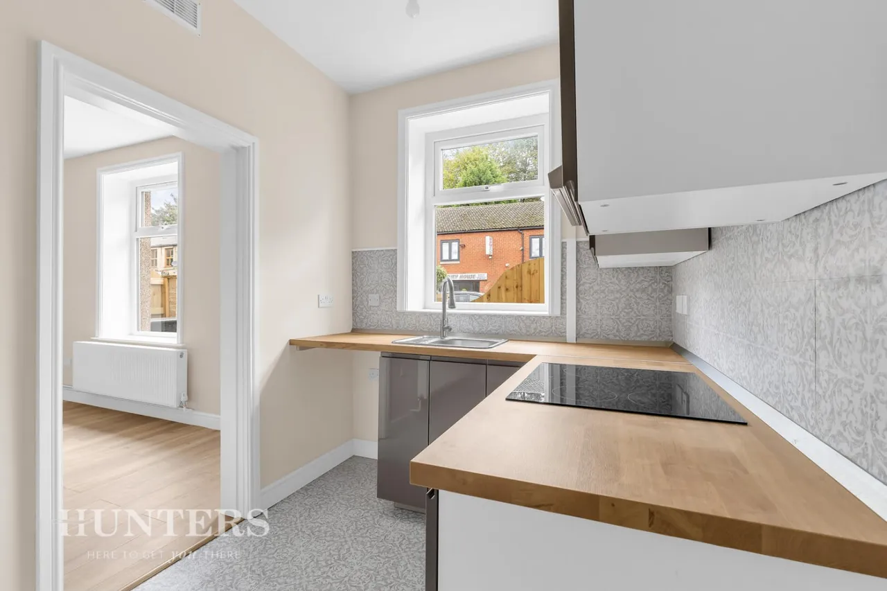 Halifax Road, Hurstead, OL16, photo 10