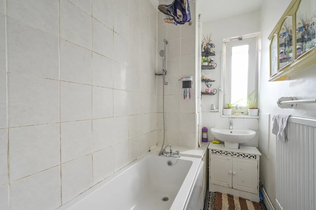 8 Carmichael House, Poplar High Street, London, photo 5