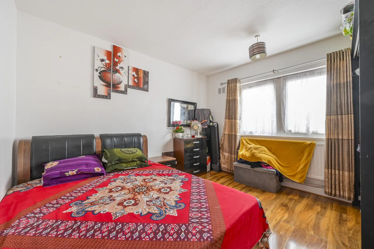 8 Carmichael House, Poplar High Street, London, photo 3