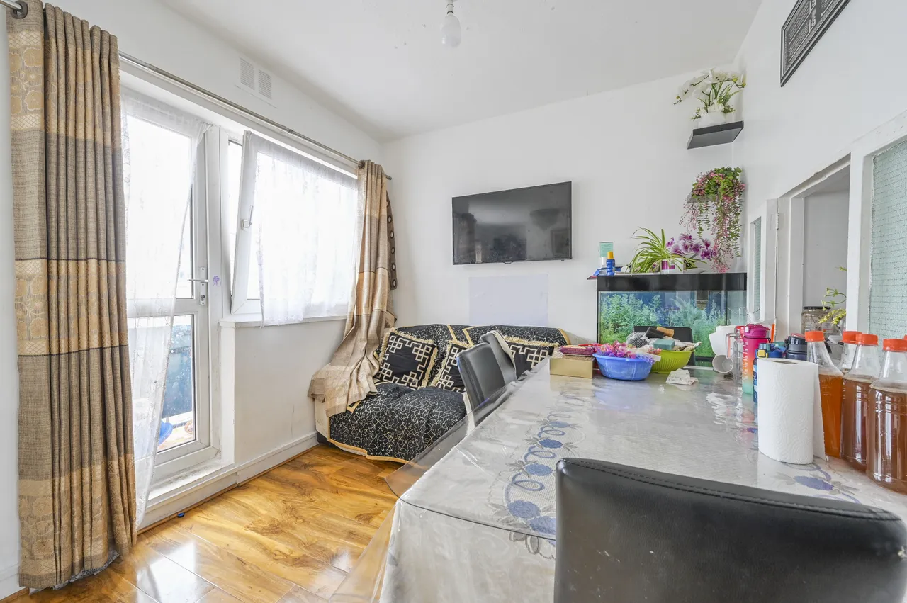 8 Carmichael House, Poplar High Street, London, photo 6