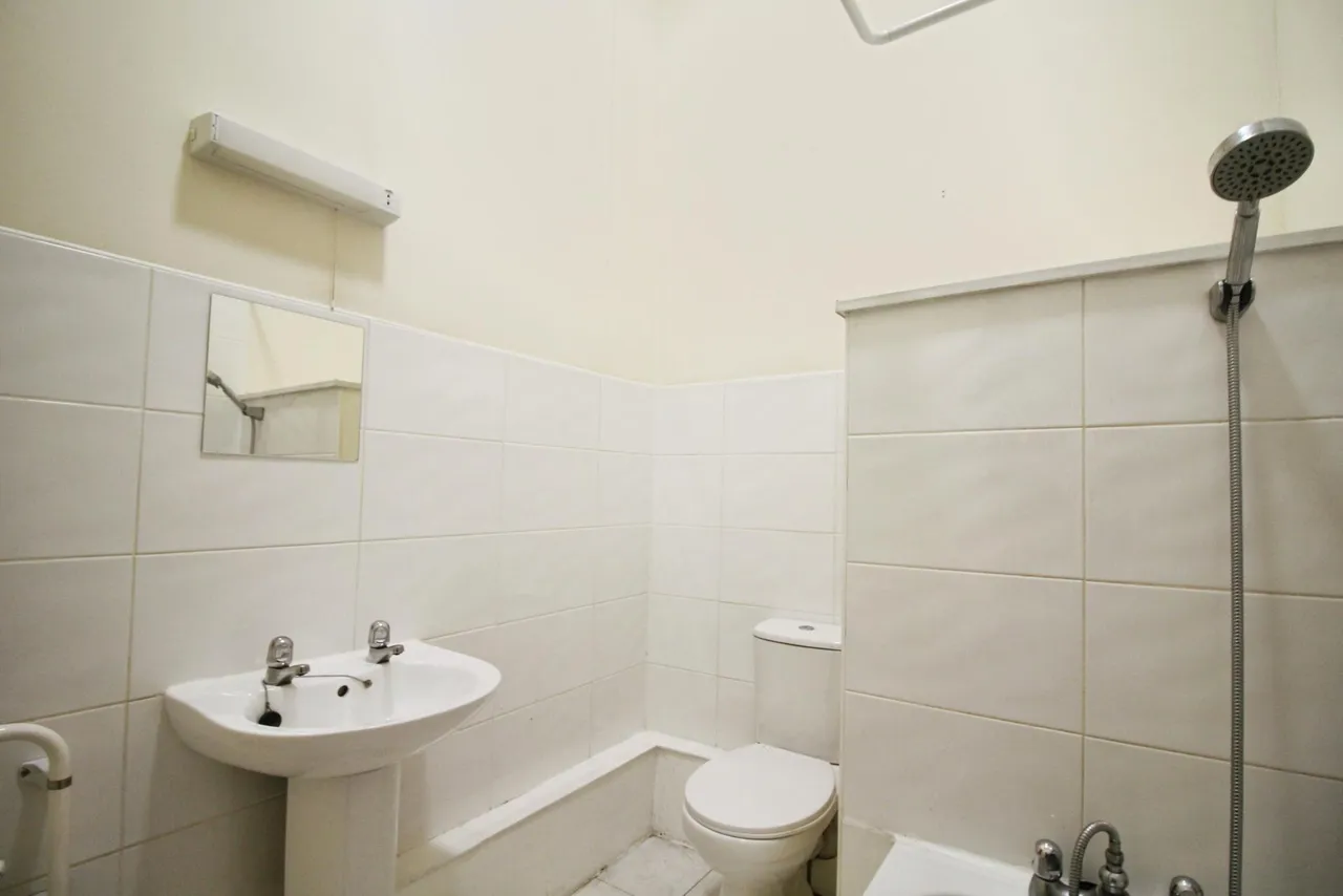 Station Road, Batley, WF17, photo 7