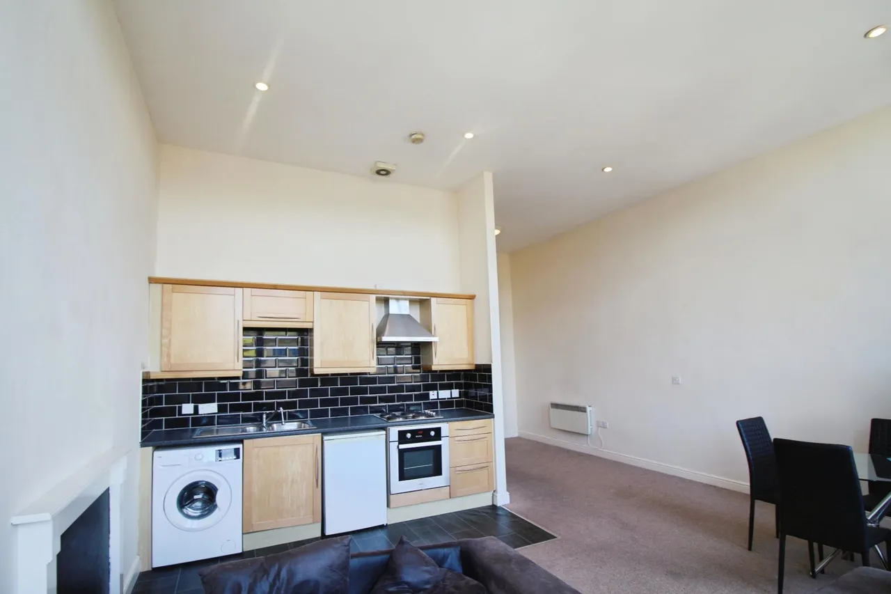 Station Road, Batley, WF17, photo 4