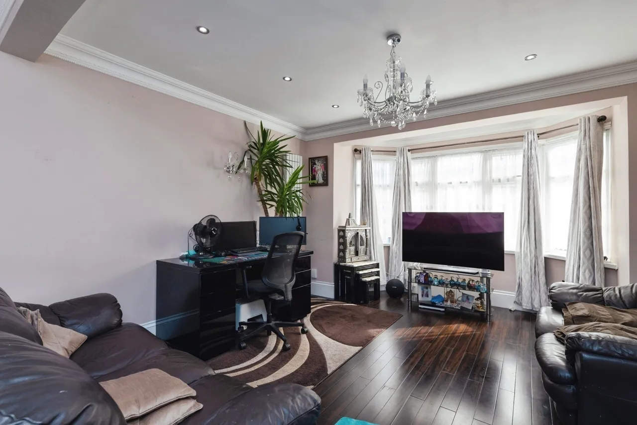 Otley Drive, Ilford, IG2, photo 3