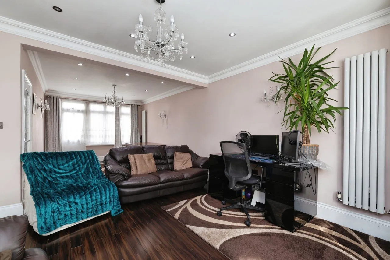 Otley Drive, Ilford, IG2, photo 7