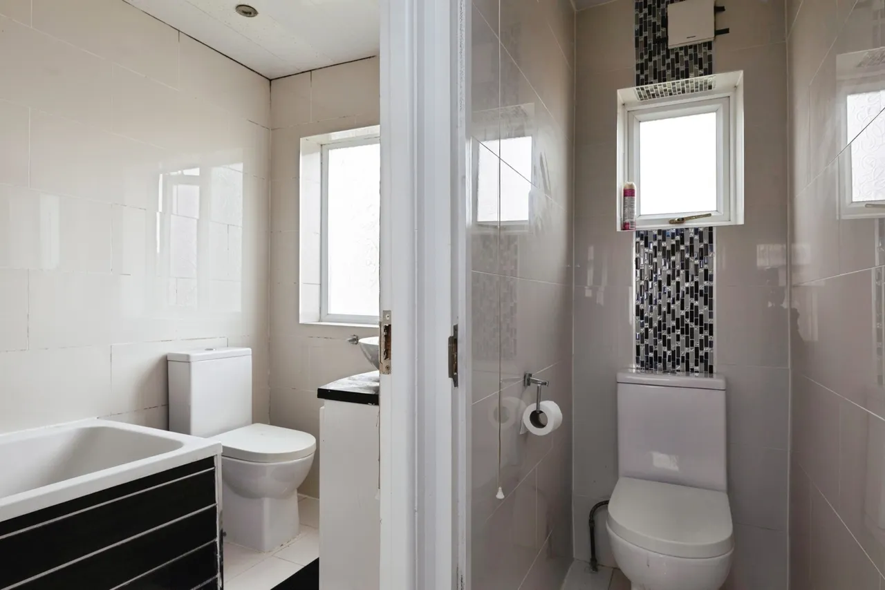Otley Drive, Ilford, IG2, photo 12