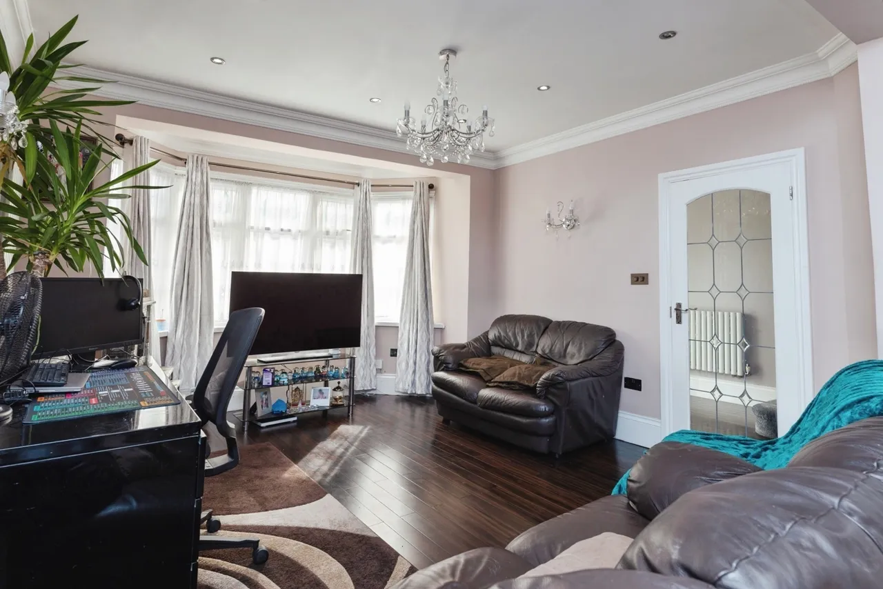 Otley Drive, Ilford, IG2, photo 4