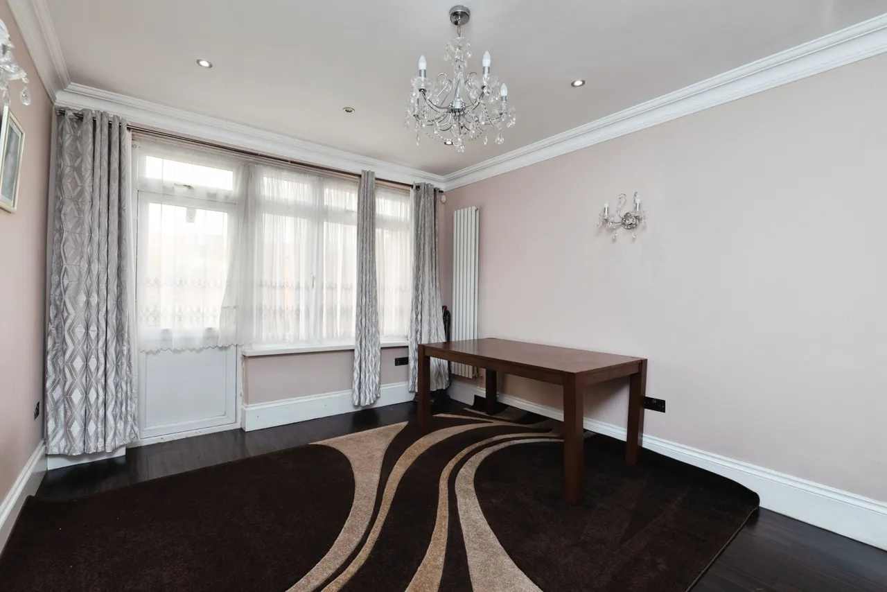 Otley Drive, Ilford, IG2, photo 5