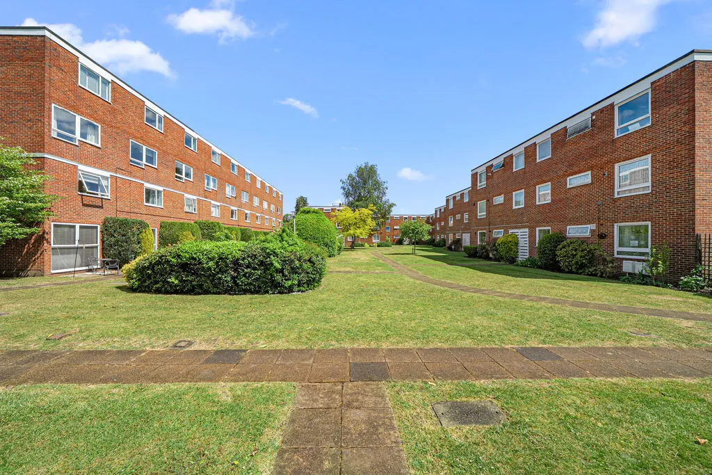 Hersham Road, Walton-On-Thames KT12 1RF, photo 10
