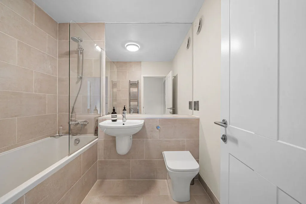 Hersham Road, Walton-On-Thames KT12 1RF, photo 9