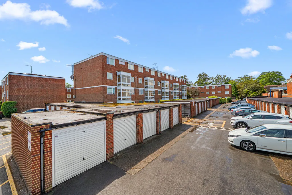 Hersham Road, Walton-On-Thames KT12 1RF, photo 12