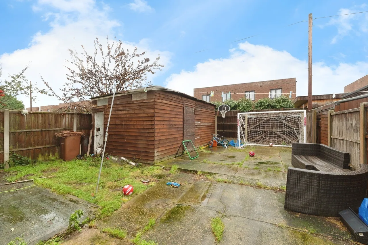 Bata Avenue, East Tilbury, Tilbury, Essex, RM18, photo 4