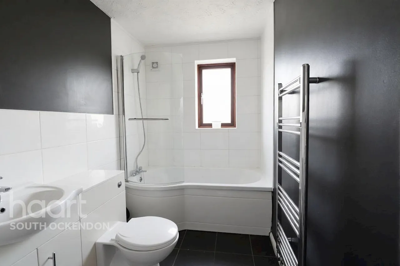 Elmdon Road, South Ockendon, RM15, photo 12
