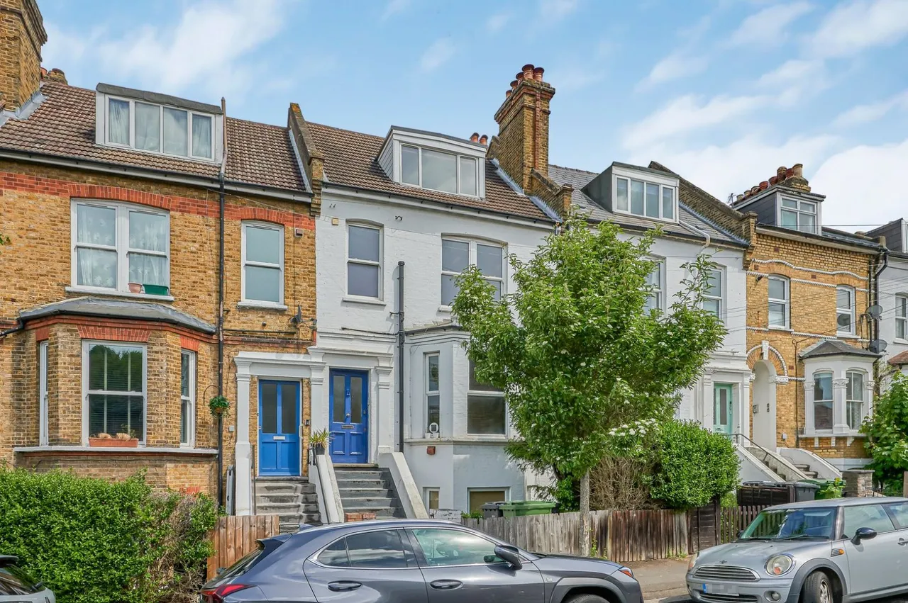2 bed flat to rent, Whiteley Road, London, SE19