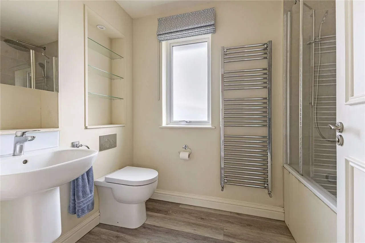 Nelson Close, Stockbridge, SO20, photo 13