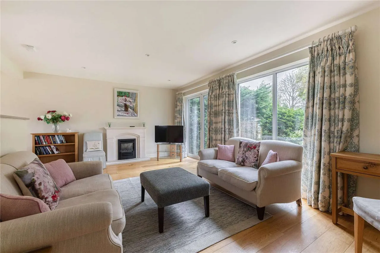 Nelson Close, Stockbridge, SO20, photo 3